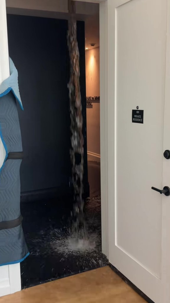 Former Laker Kentavious Caldwell-Pope’s penthouse struck by lightning Former Laker Kentavious Caldwell-Pope’s penthouse struck by lightning